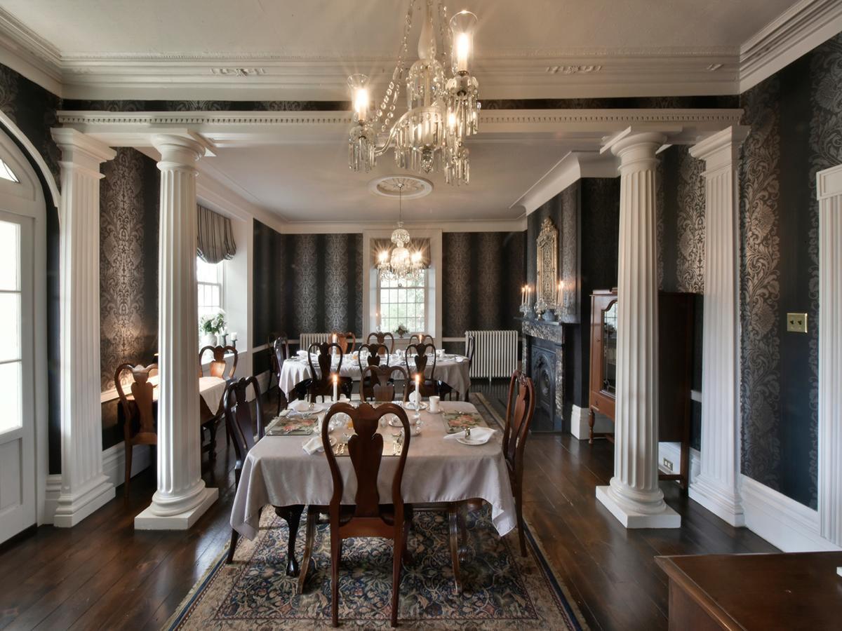 Brockamour Manor Bed And Breakfast Niagara-on-the-Lake ภายนอก รูปภาพ