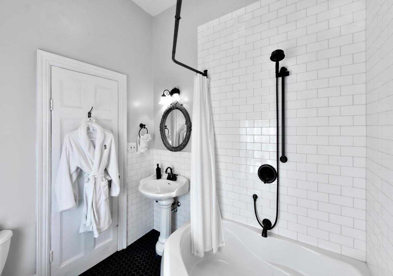 Brockamour Manor Bed And Breakfast Niagara-on-the-Lake ภายนอก รูปภาพ