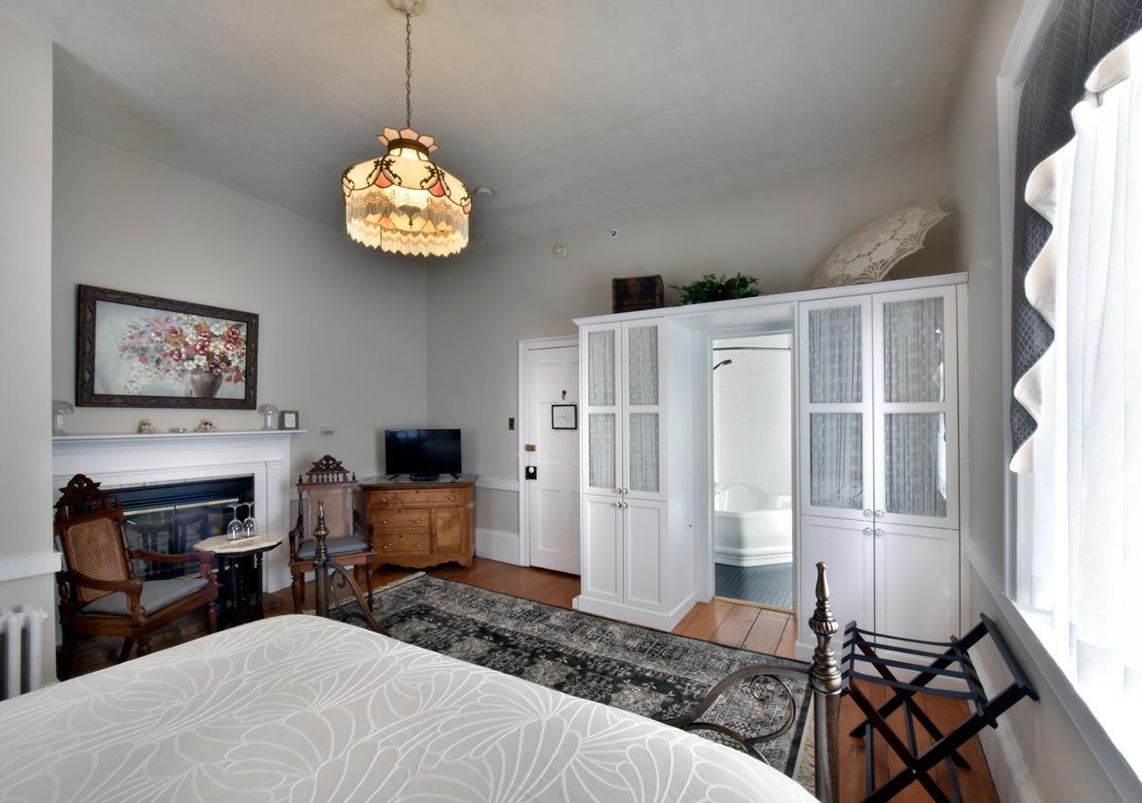 Brockamour Manor Bed And Breakfast Niagara-on-the-Lake ภายนอก รูปภาพ