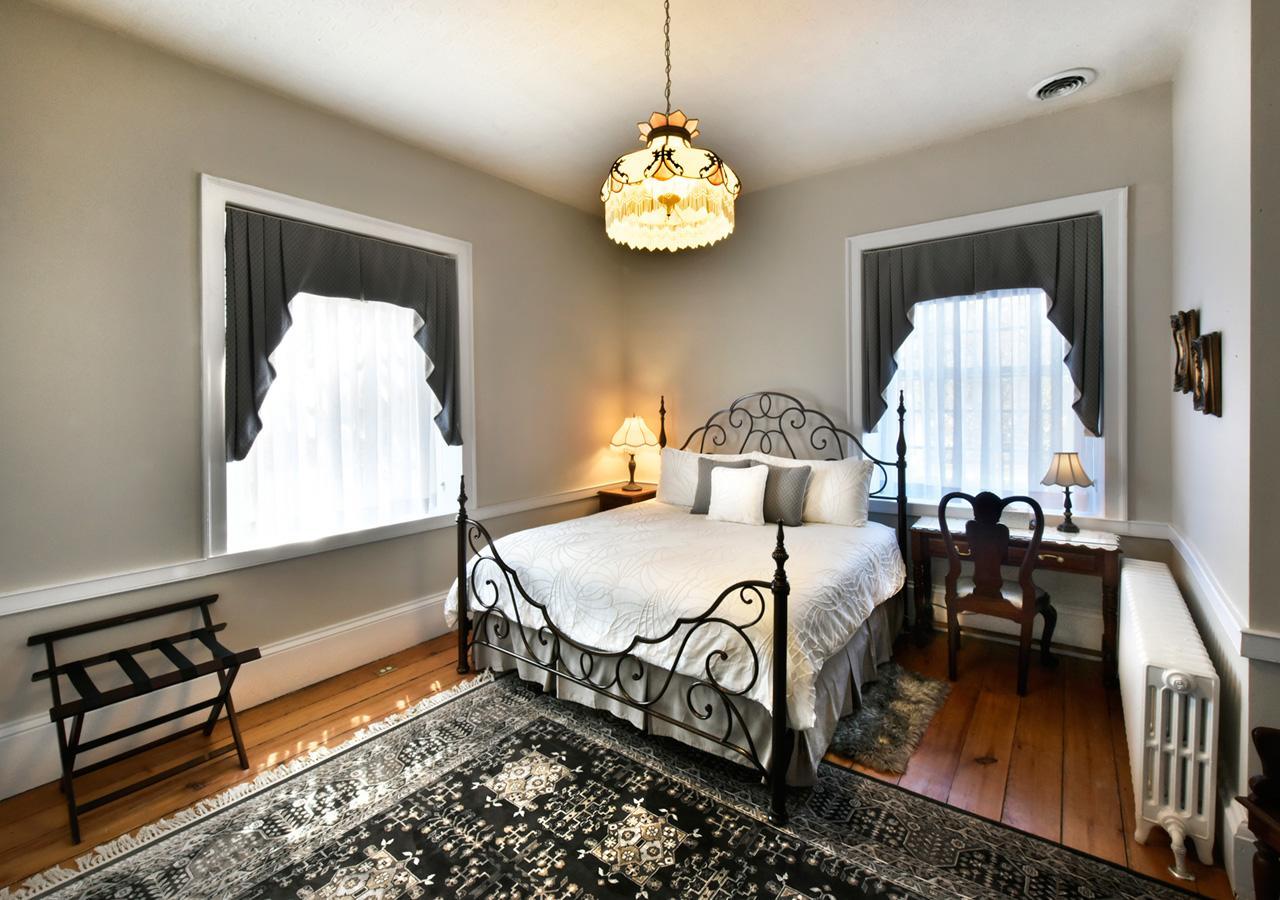 Brockamour Manor Bed And Breakfast Niagara-on-the-Lake ภายนอก รูปภาพ