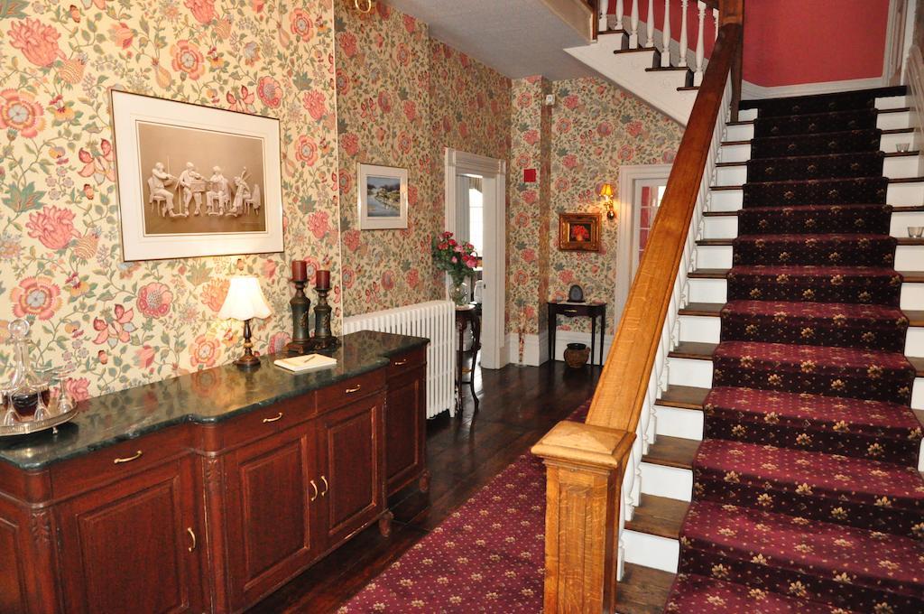 Brockamour Manor Bed And Breakfast Niagara-on-the-Lake ภายนอก รูปภาพ