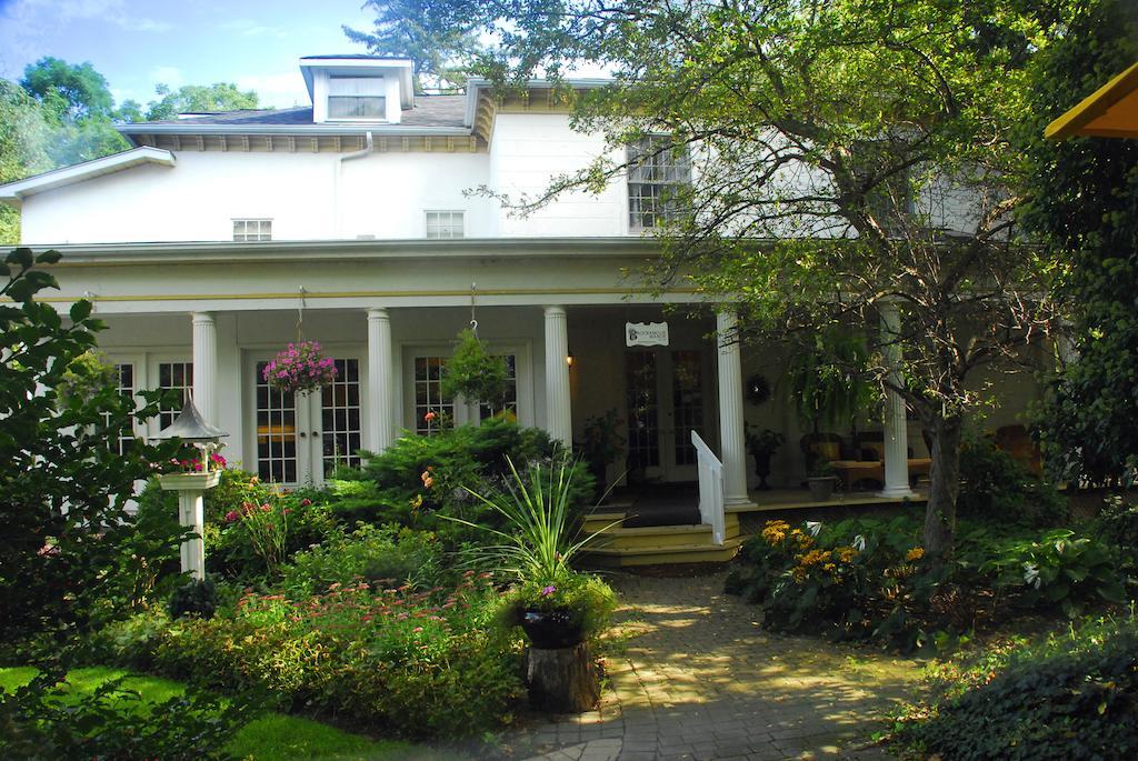 Brockamour Manor Bed And Breakfast Niagara-on-the-Lake ภายนอก รูปภาพ