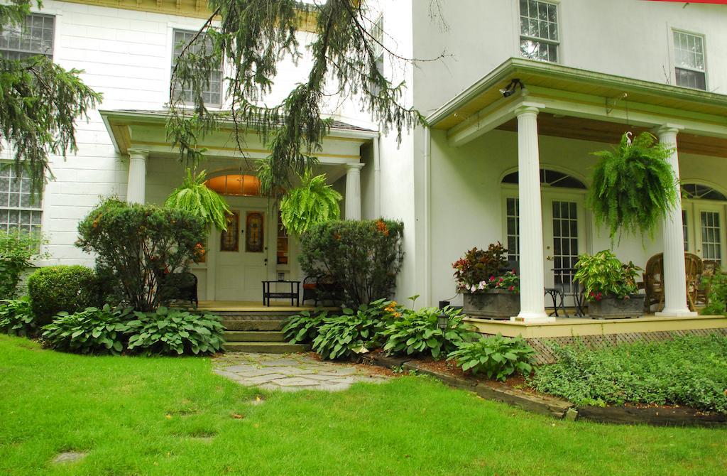Brockamour Manor Bed And Breakfast Niagara-on-the-Lake ภายนอก รูปภาพ